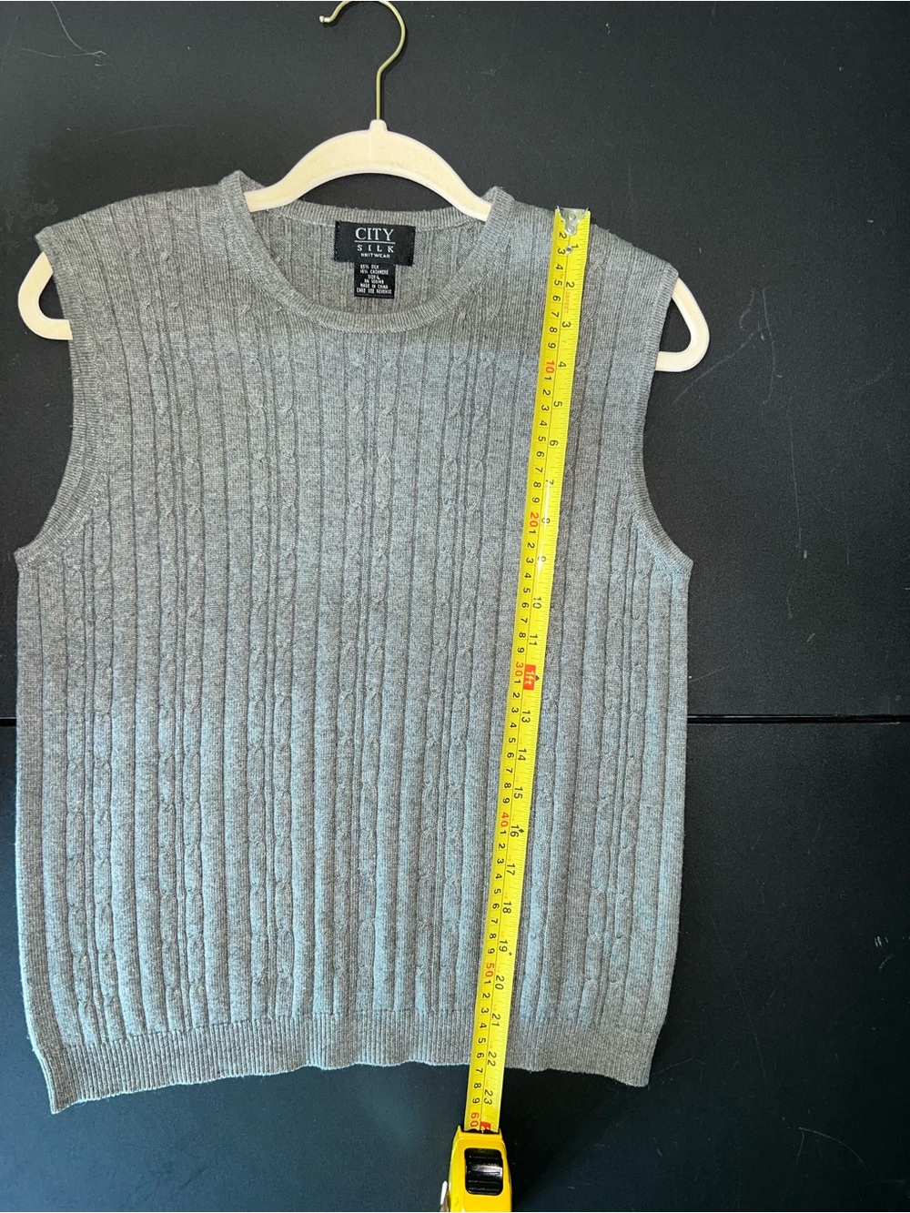 City Silk Women's Gray Silk and Cashmere Cable-Knit Sleeveless Sweater Vest Gray - Picture 5 of 5